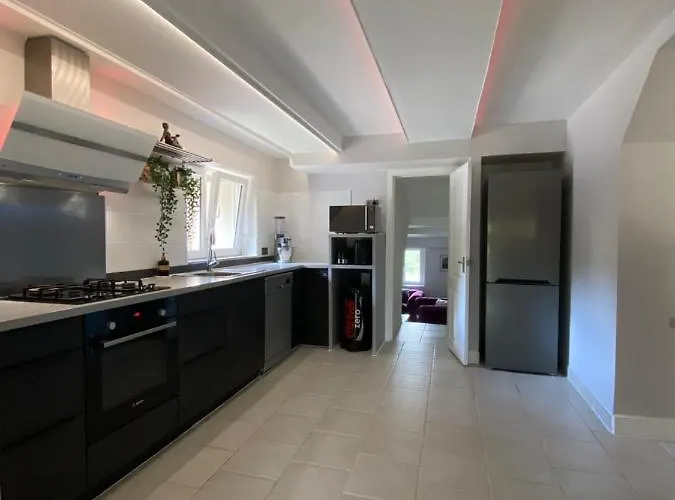 Charme Rustique- Piscine Privee Et Jardin *